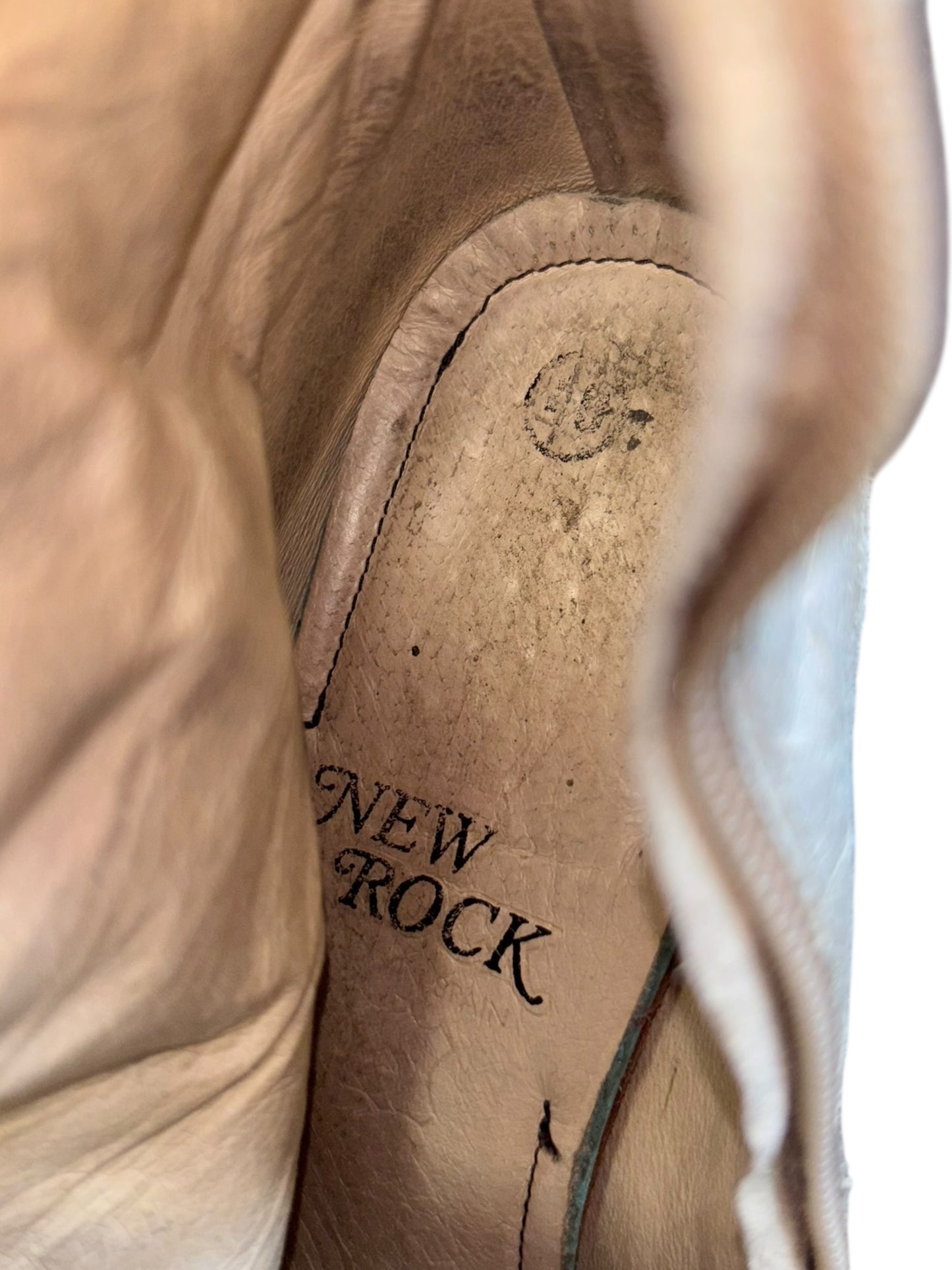 Beautiful vintage New Rock beige knee high boots size 40