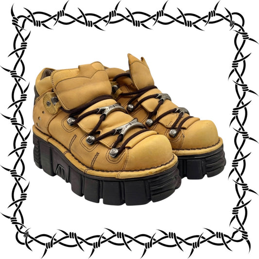 Vintage New Rock mustard colored M-106 platform boots size 39