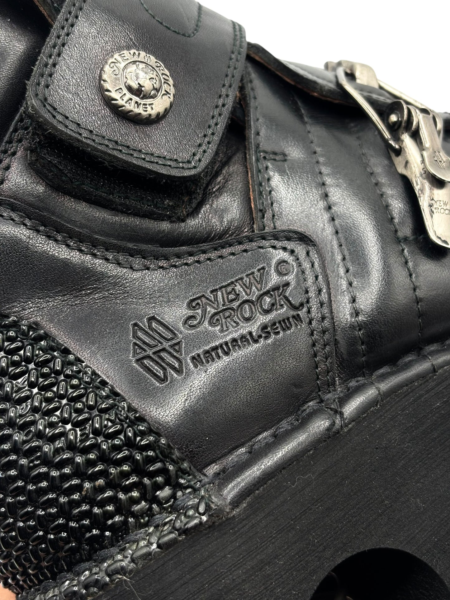 Vintage New Rock neptuno metal clasp platform boots size 42