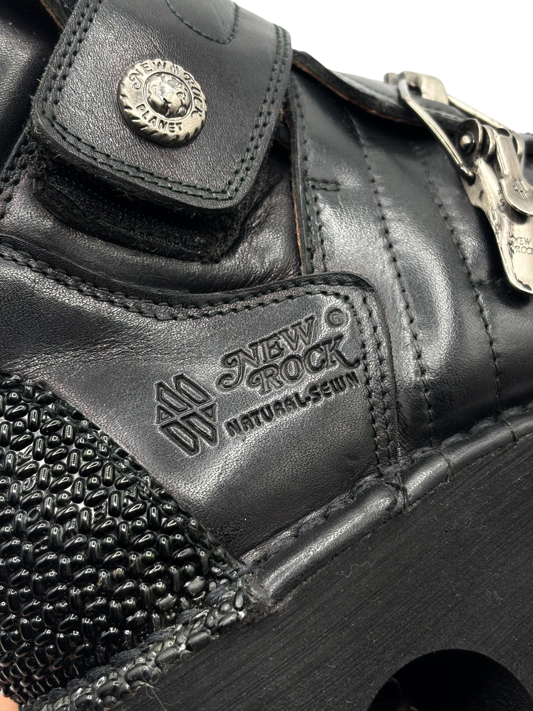 Vintage New Rock neptuno metal clasp platform boots size 42