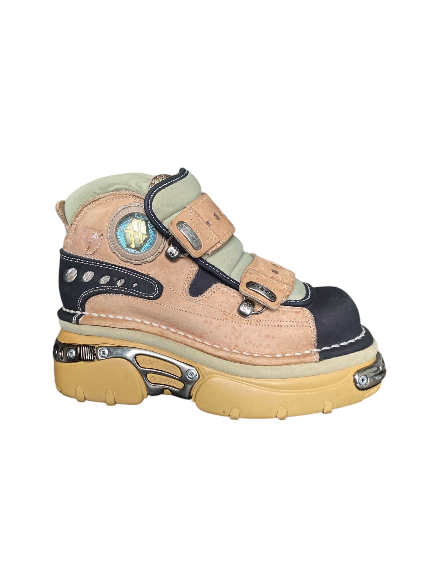 Vintage New Rock beige platform boots size 37