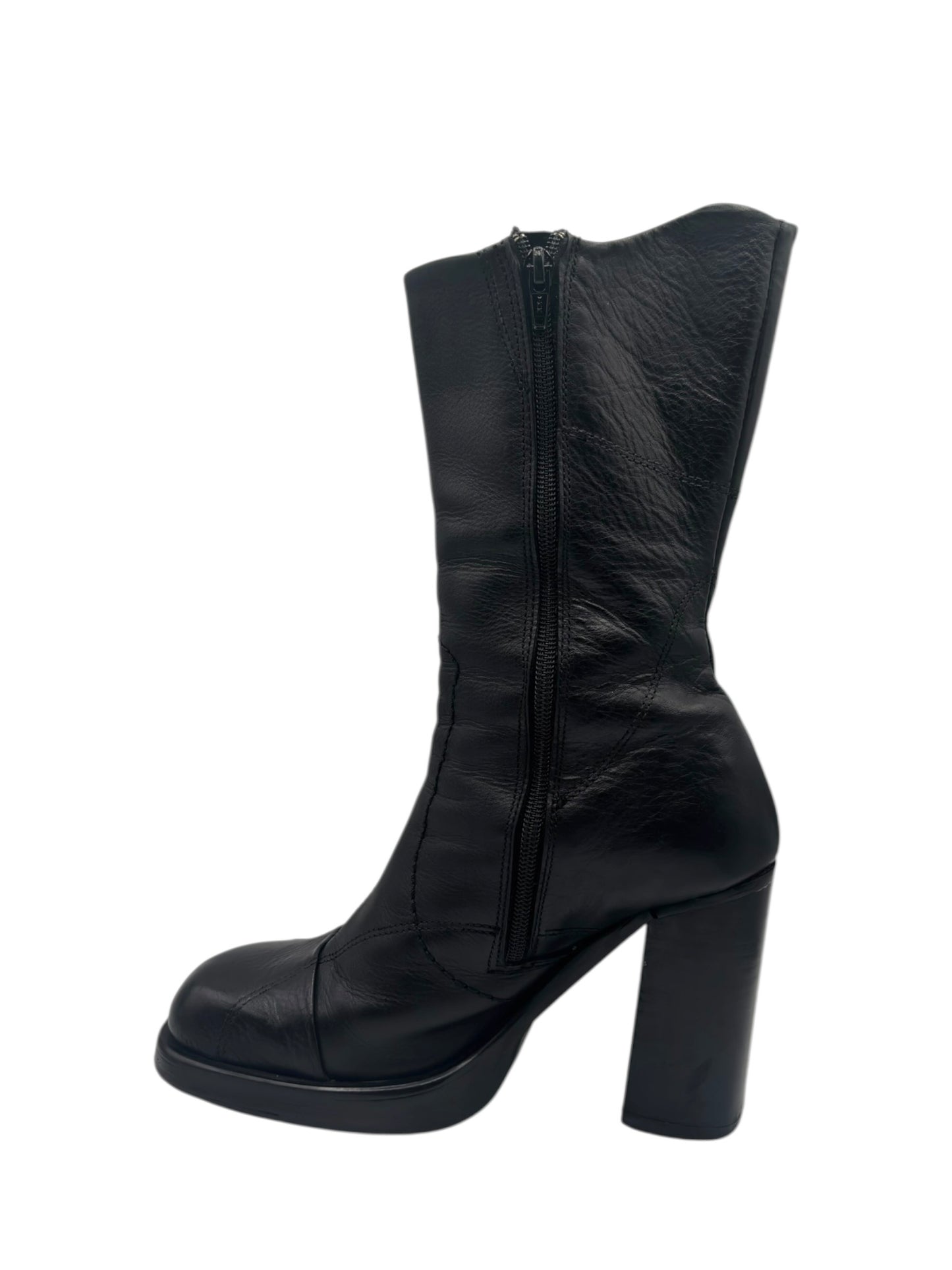 Beautiful vintage 90s Destroy black boots size 38