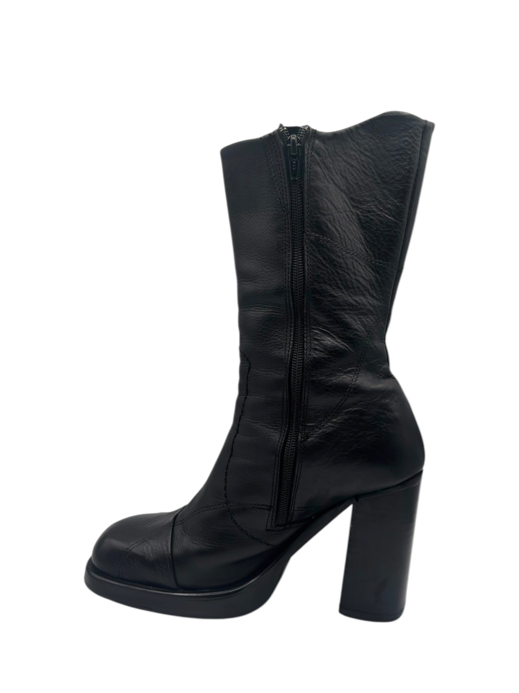 Beautiful vintage 90s Destroy black boots size 38