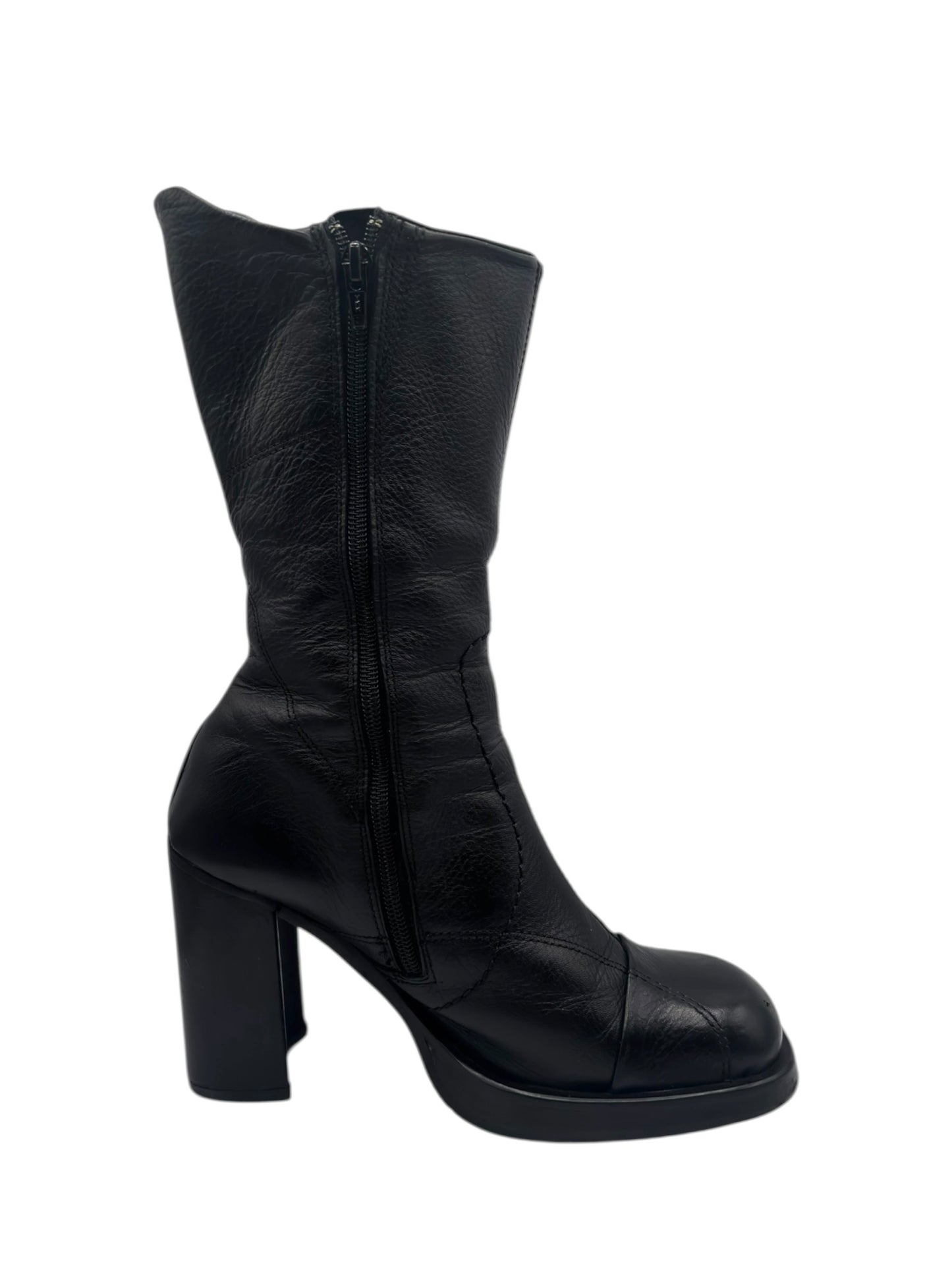 Beautiful vintage 90s Destroy black boots size 38