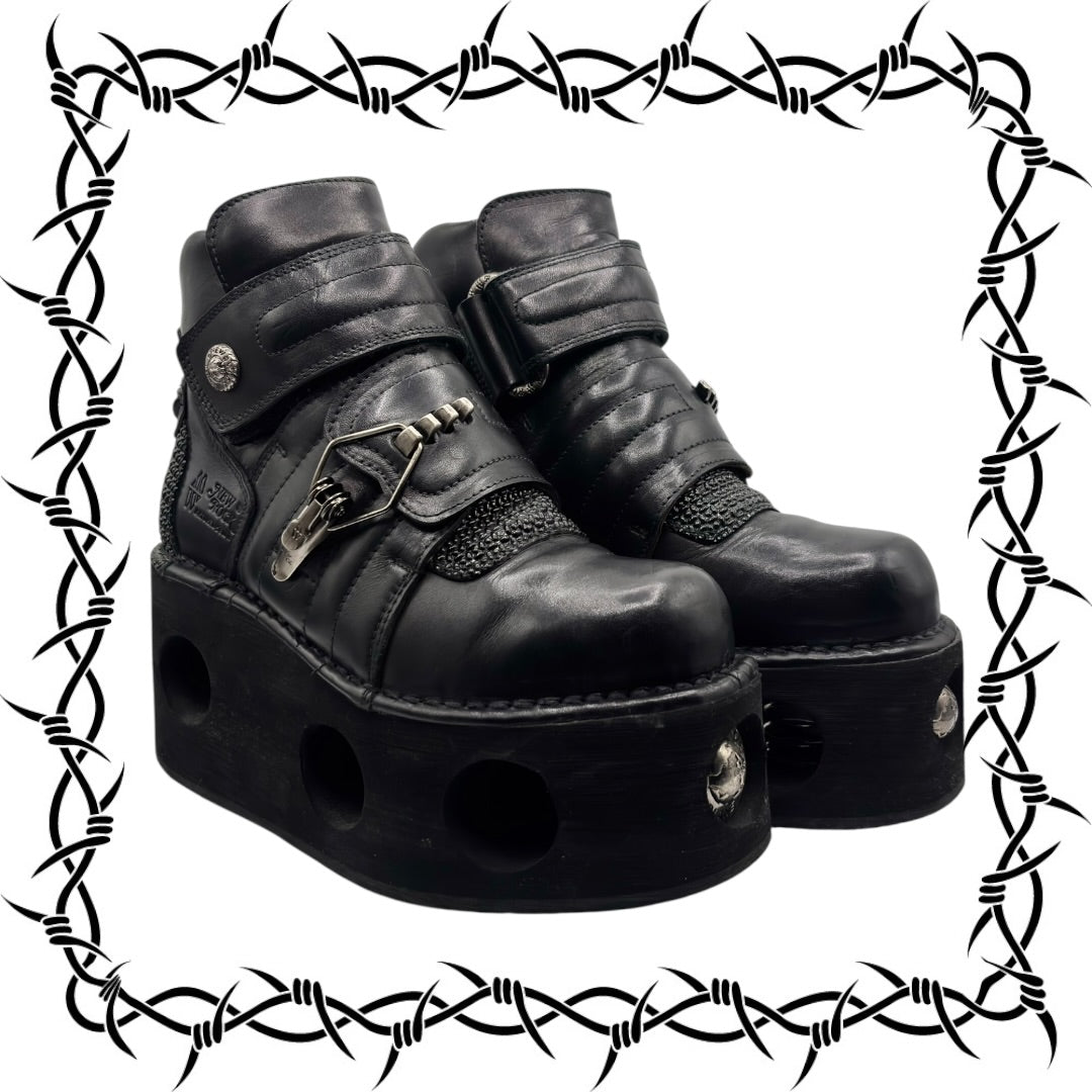 Vintage New Rock neptuno metal clasp platform boots size 42
